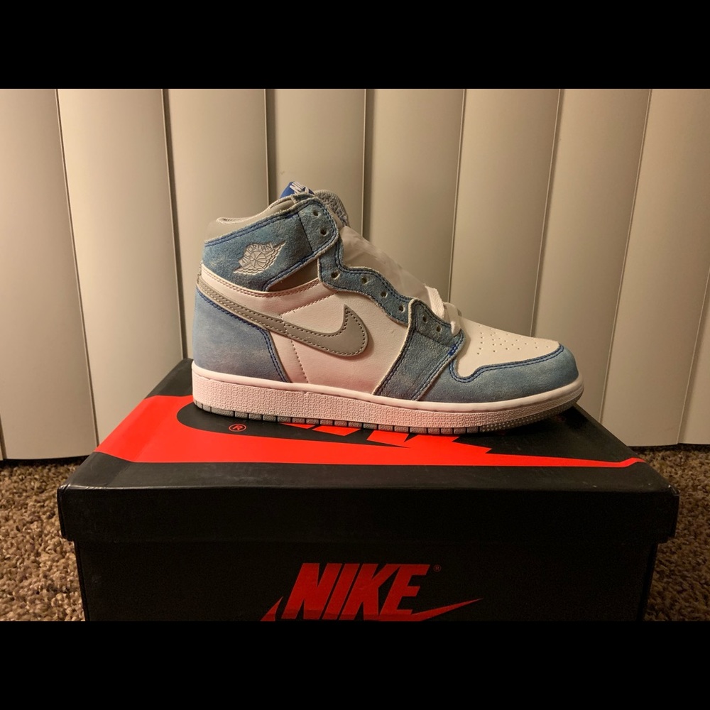 Jordan 1 Hyper Royal